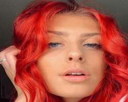 She often changes the color of her hair from white to red and brown to pink.